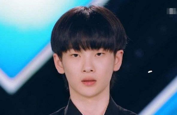 黄明昊起哄吃瓜视频大全,笑料百出，欢乐无限