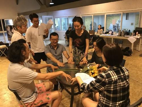 敲门吃瓜的视频,揭秘“敲门吃瓜”视频背后的故事