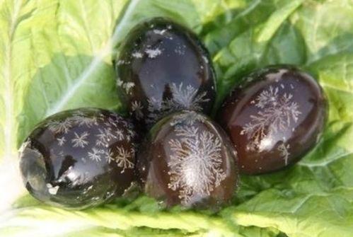 吃瓜拉丝皮蛋视频,吃瓜视频带你领略传统美食魅力