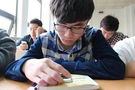 吃瓜大学生上课视频,吃瓜大学生上课视频，揭秘课堂趣味瞬间