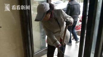 保洁阿姨吃瓜视频,吃瓜视频引发网友热议