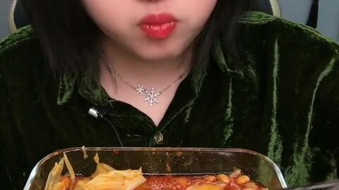 美女老乡吃瓜图片视频下载,美女同乡的吃瓜瞬间，视频图片下载回顾