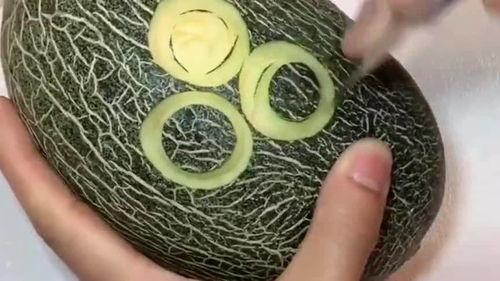 怎么拿哈密瓜做吃的视频,创意视频教你轻松制作美味佳肴