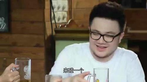 小伙吃霸王瓜视频,小伙勇吃霸王瓜，网友直呼过瘾！