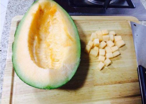 早上吃哈密瓜视频,开启美好一天的甜蜜启程