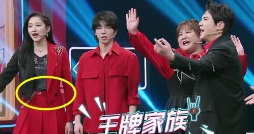 吃瓜群众抠鼻视频,揭秘网络恶搞背后的真相