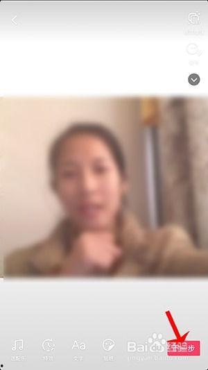 桥边姑娘吃瓜视频,揭秘街头美食背后的故事